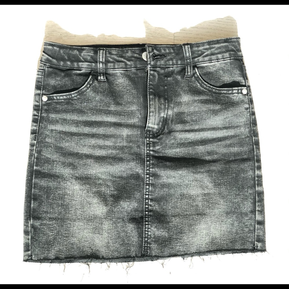 Girl grey jean skirt 10 to 12 years old